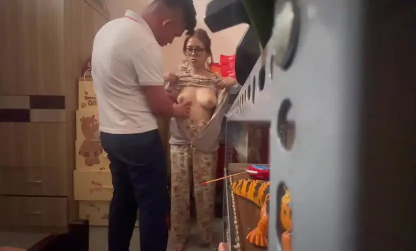 Chú thấy của con rồi vào chú kiểm tra kỹ hơn